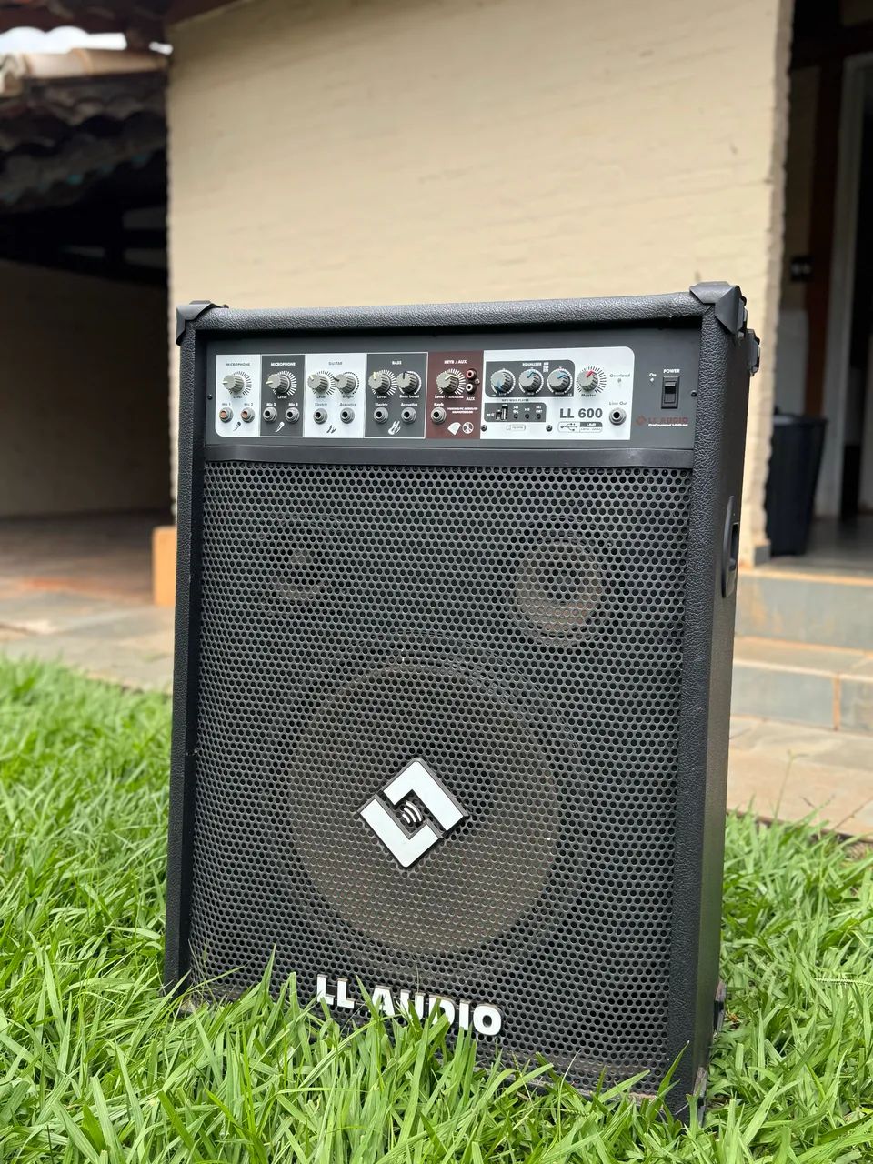 Caixa Amplificada LL Audio 200W RMS - Semi Nova