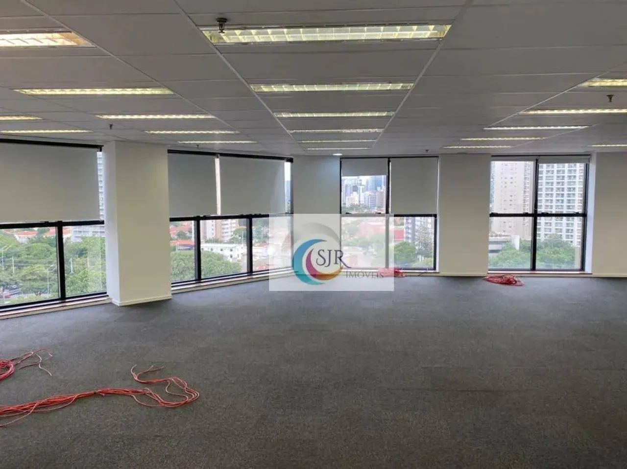 Conjunto comercial de 230 m² com 5 vagas na Vila Olímpia