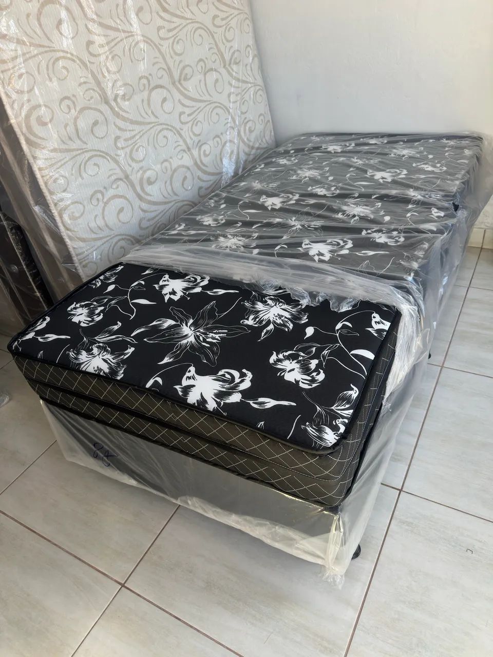 Cama solteiro com colchão espuma 0.88x1.88