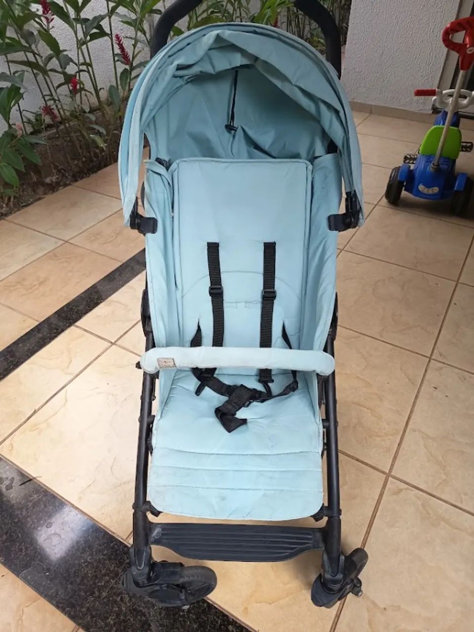 Carrinho de Bebê Chicco Liteway Azul - Leve, Compacto e Dobrável - Foto 2