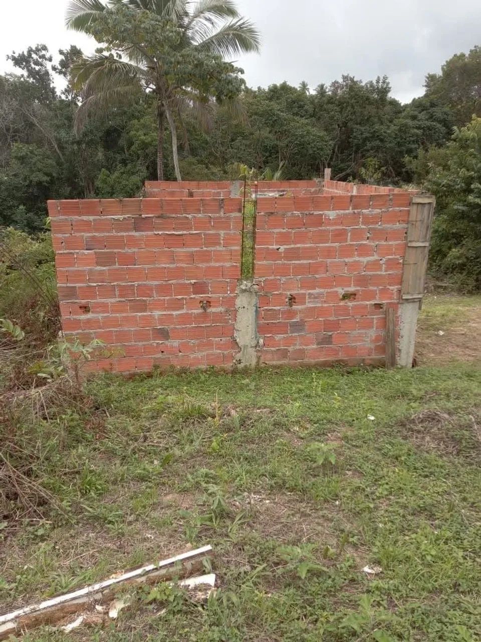 Terreno com construção à venda - Camaçari/BA