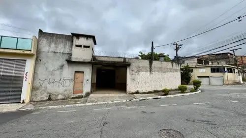Galpão na Rua Hilário Ascabusi, 202  750 m²