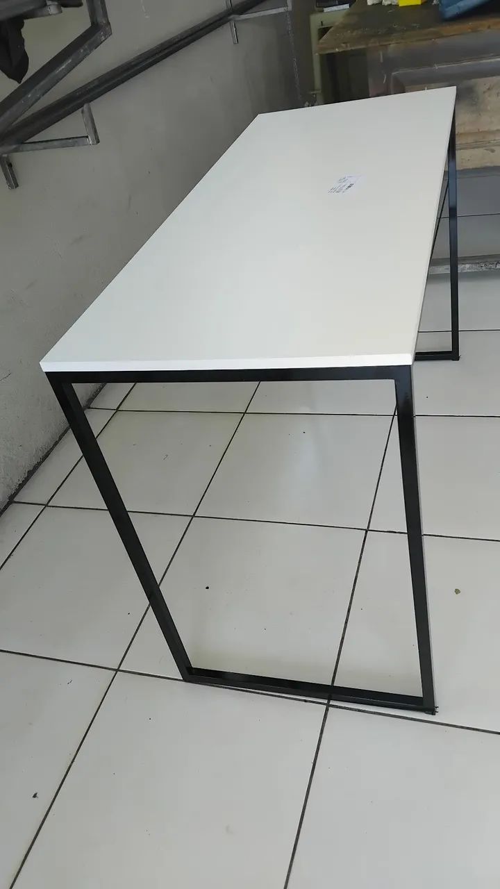Mesa na cor branco e preto  - Foto 2