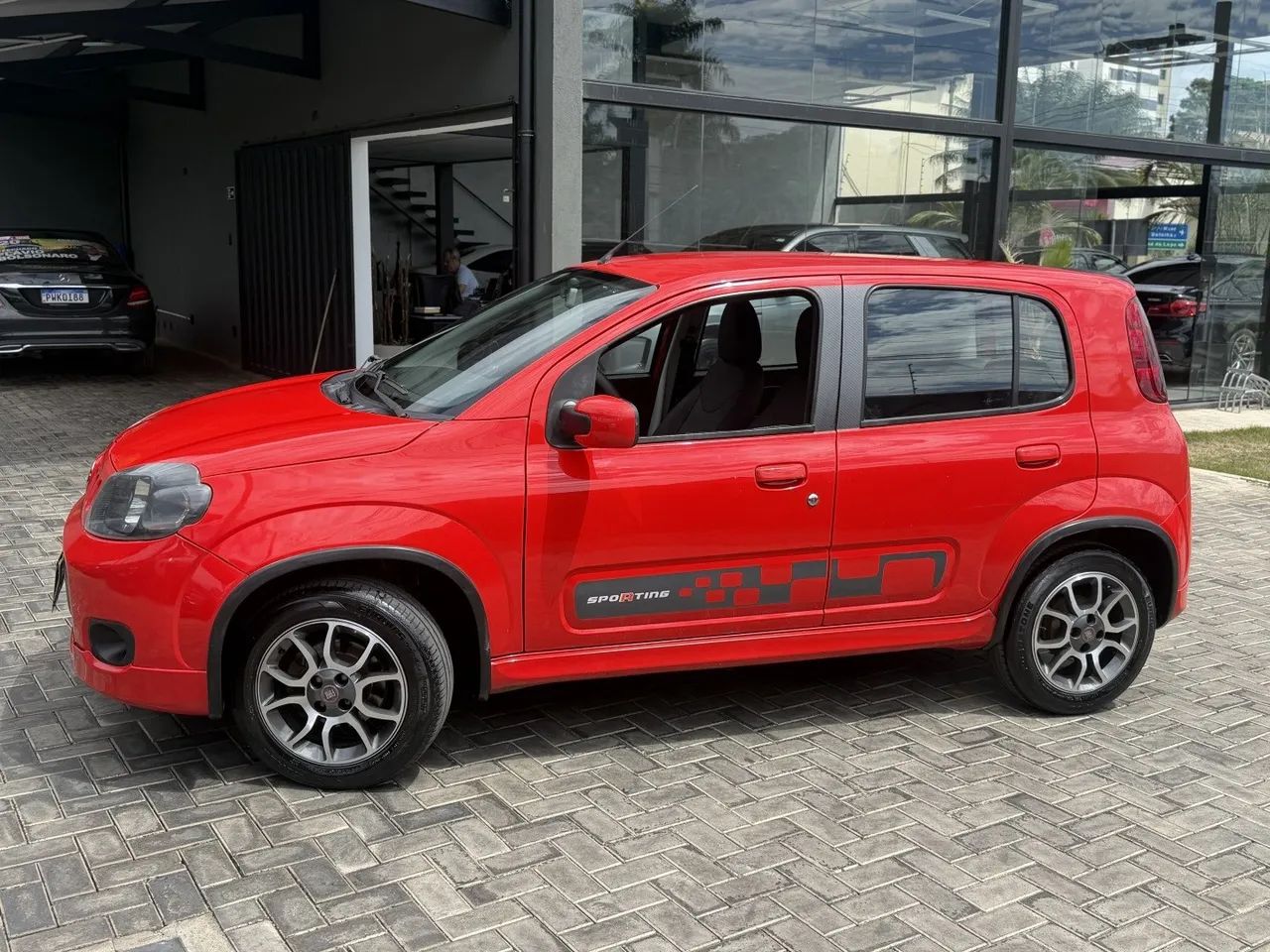 Fiat Uno Sporting 1.4 EVO Fire Flex 8V 4P 2012 - Foto 2