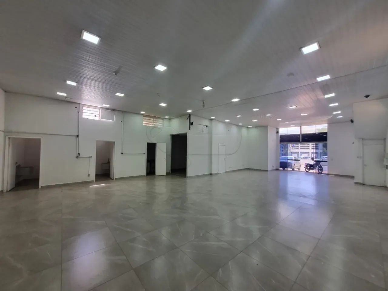 SALÃO COMERCIAL COM EXCELENTE LOCALIZAÇÃO NO JARDIM MARIA BUCHI MODENEIS - Foto 2