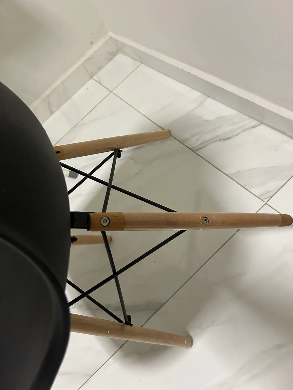 Cadeira Eames semi nova - Foto 2