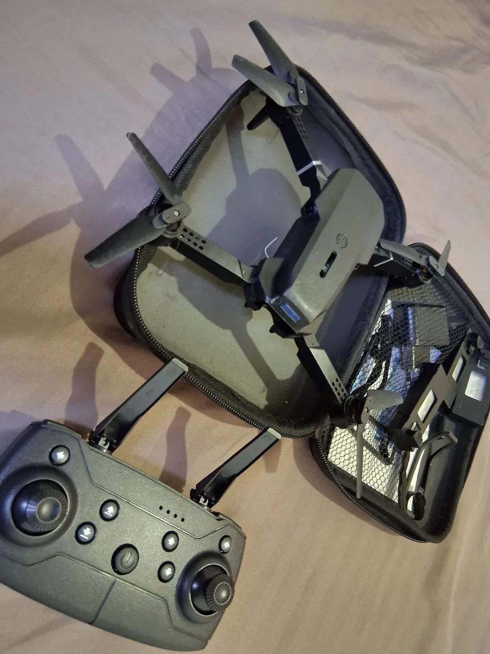 Drone E99 Pro Dobrável HD com Comando, Baterias e Maleta completa! - Foto 2