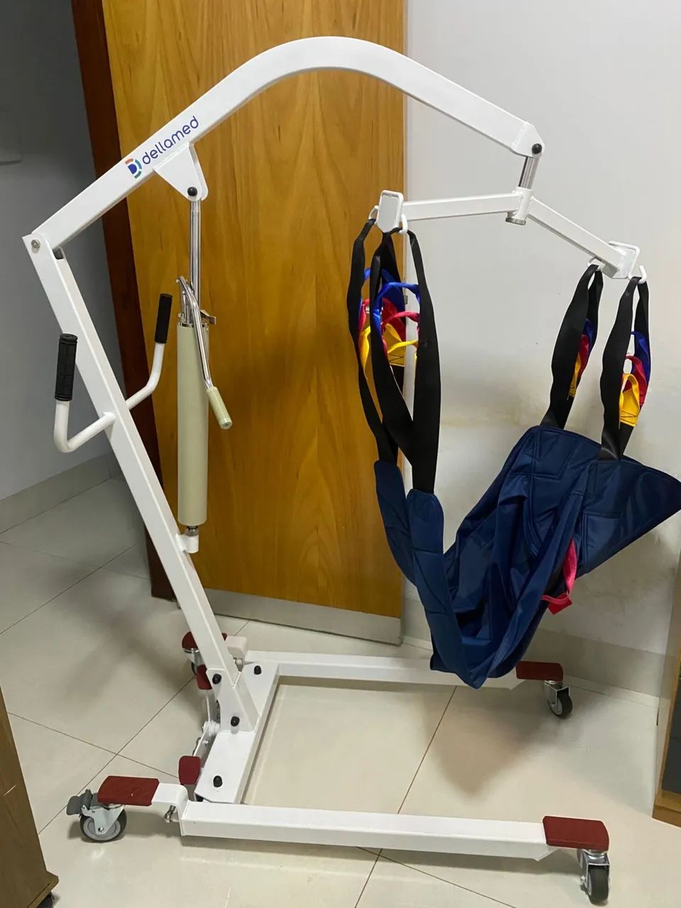 GUINDASTE HIDRÁULICO PARA TRANSFERÊNCIA DE PACIENTES - NOVO - Foto 2