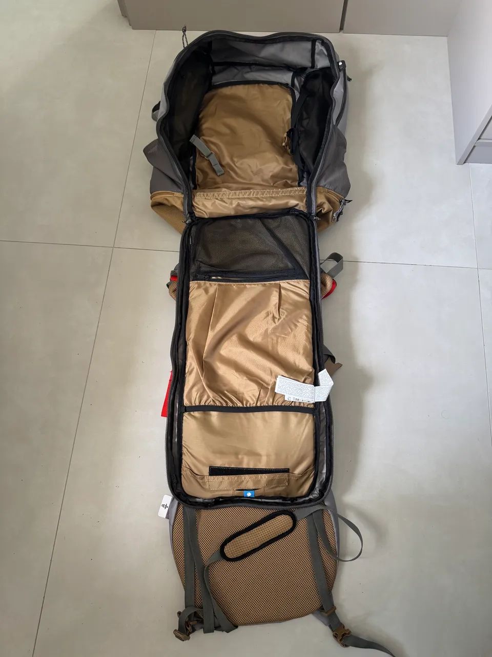 Mochila Para Viagem Travel 500 70 Litros Quechua Cor Cinza - Foto 6