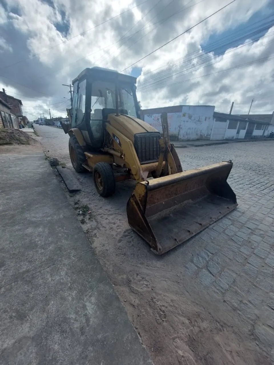 Retroescavadeira Caterpillar 2003 4x2