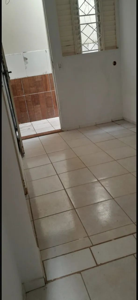 Kitnet para Alugar - no fundo da JK