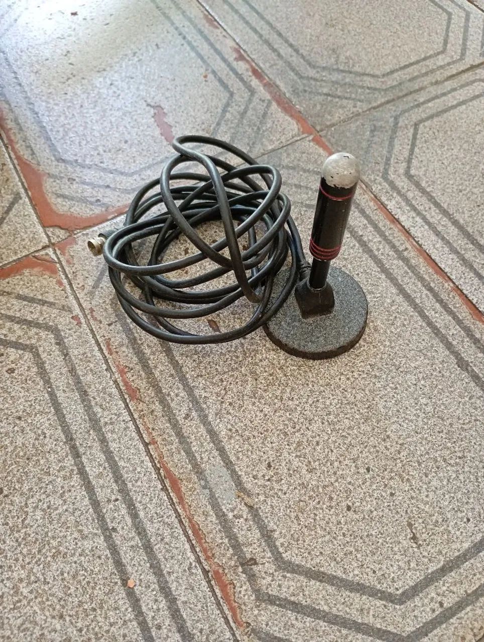 antena digital interna para TV com base magnética (imã).