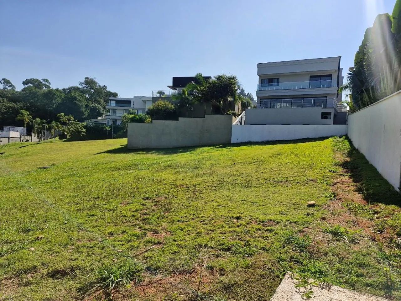 LINDO TERRENO DE 800 M2, ALPHAVILLE GRANJA VIANA.