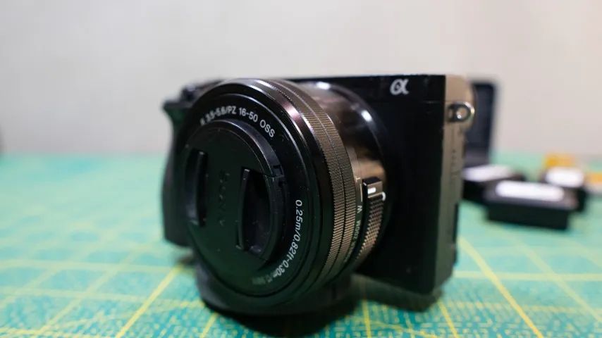 Câmera Sony a6500 + KIT COMPLETO - Perfeito para fotos, vídeos e lives! - Foto 4