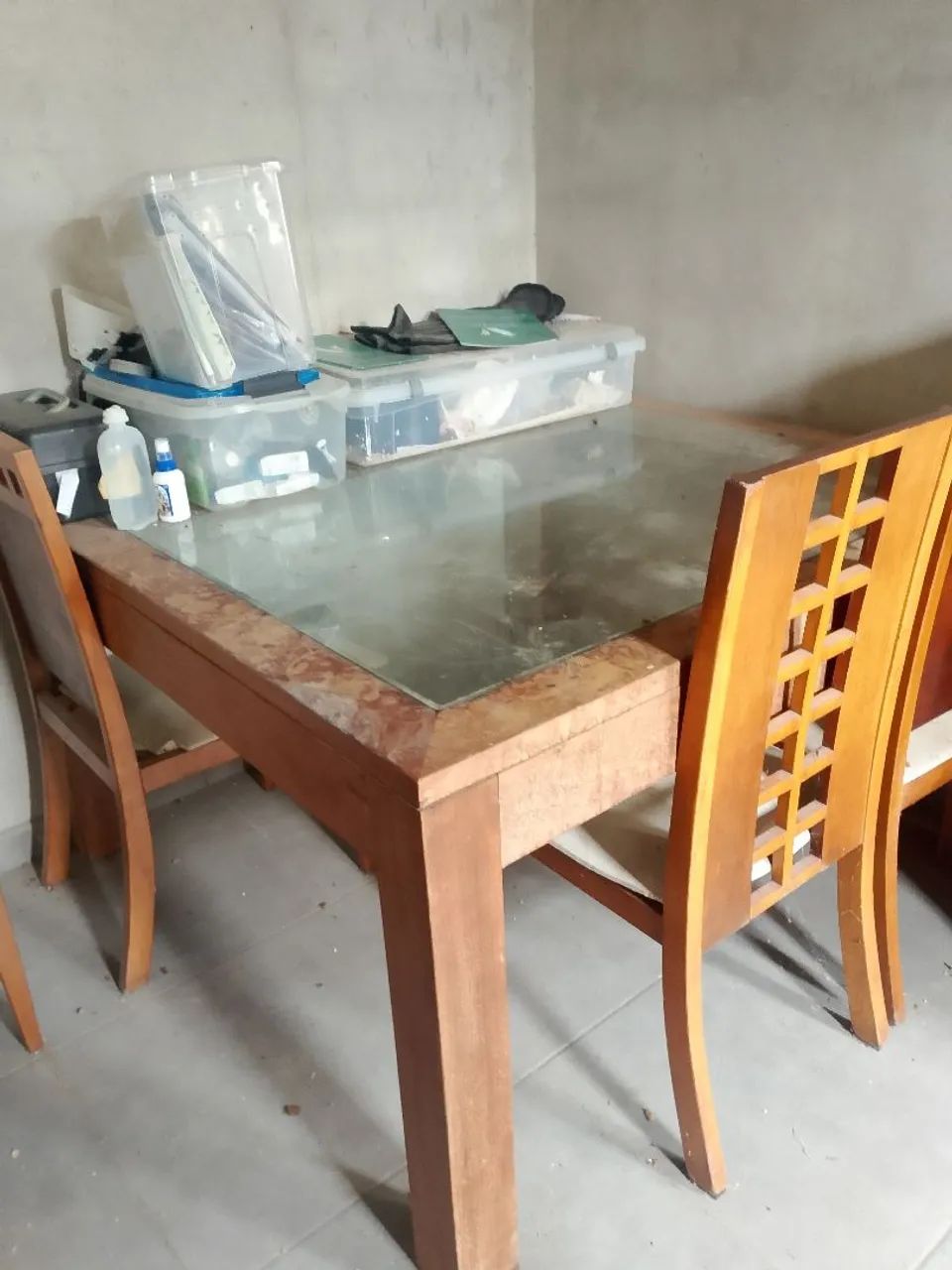 Mesa de madeira maciça 