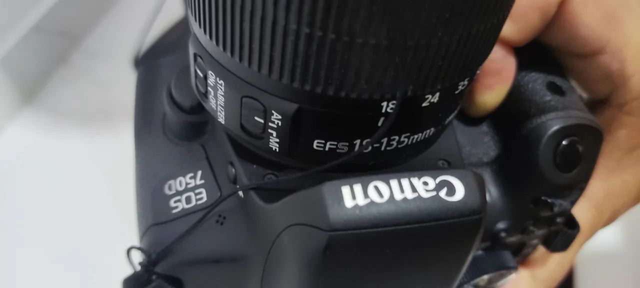 Troco Canon 750D por Iphone 14 Pro Max (lente 18-135mm)