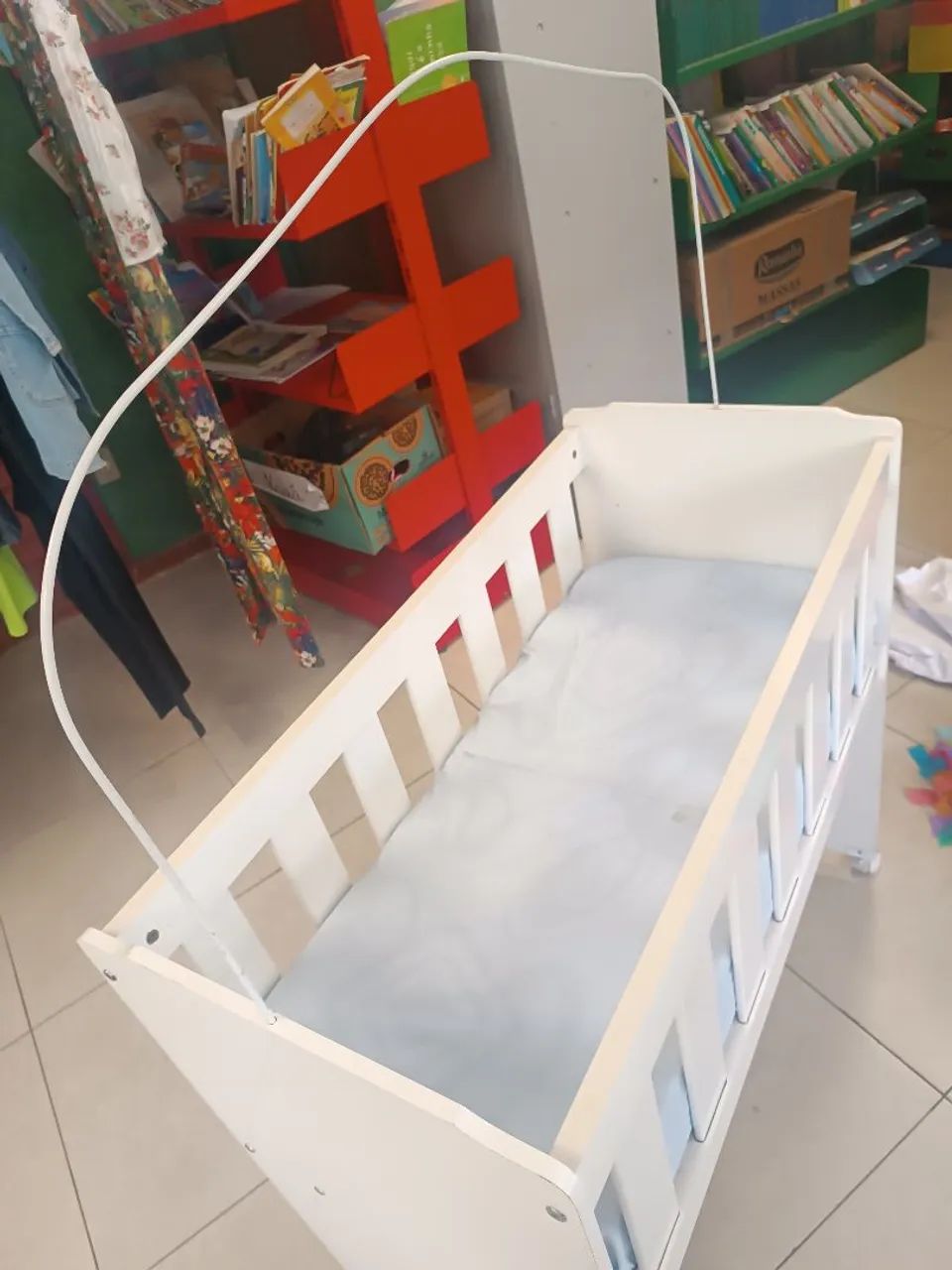 Berço branco recém nascido 