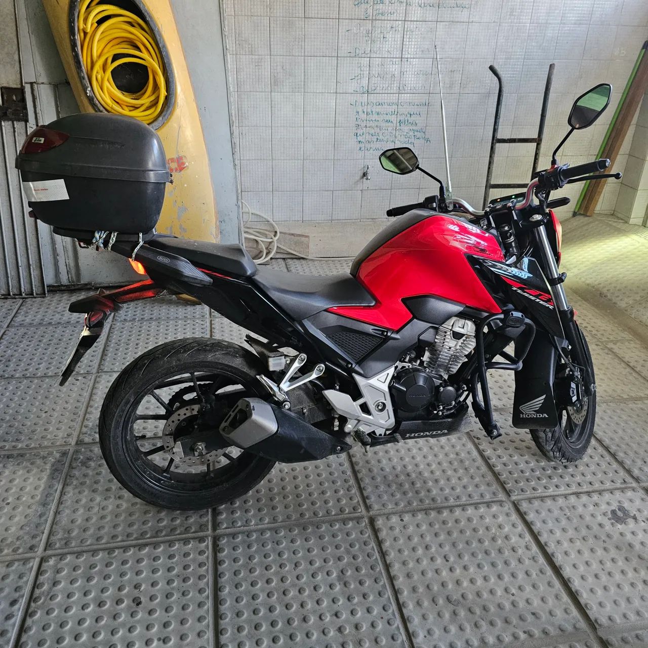 Moto excelente e conservada cb300