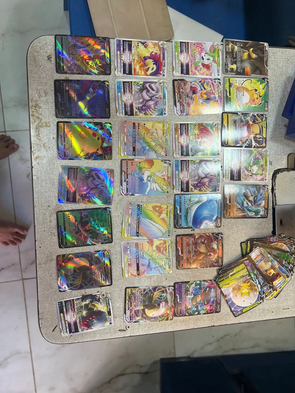 Cartas de Pokémon super rara, rara e comum preços variado