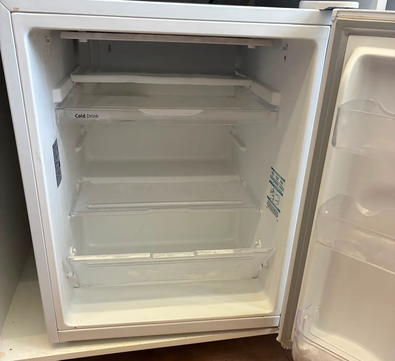 FrigoBar Eletrolux 80L com freezer - Foto 4