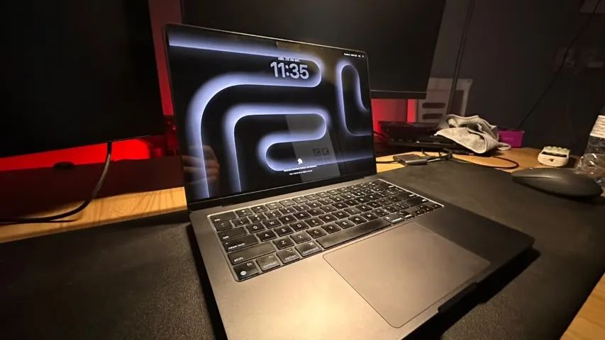 Macbook PRO M3 Pro. 18gb de Ram 512 arm. 