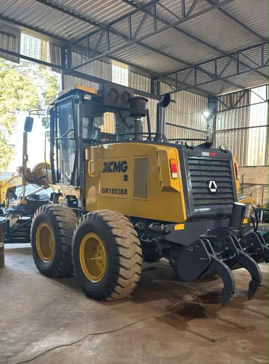Motoniveladora XCMG GR1803BR ano 2024, com 1.700 horas, em MG - Foto 4