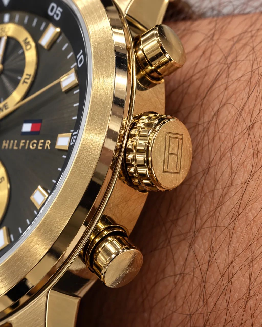 RELÓGIO TOMMY HILFIGER ROCKY - DOURADO - Foto 5