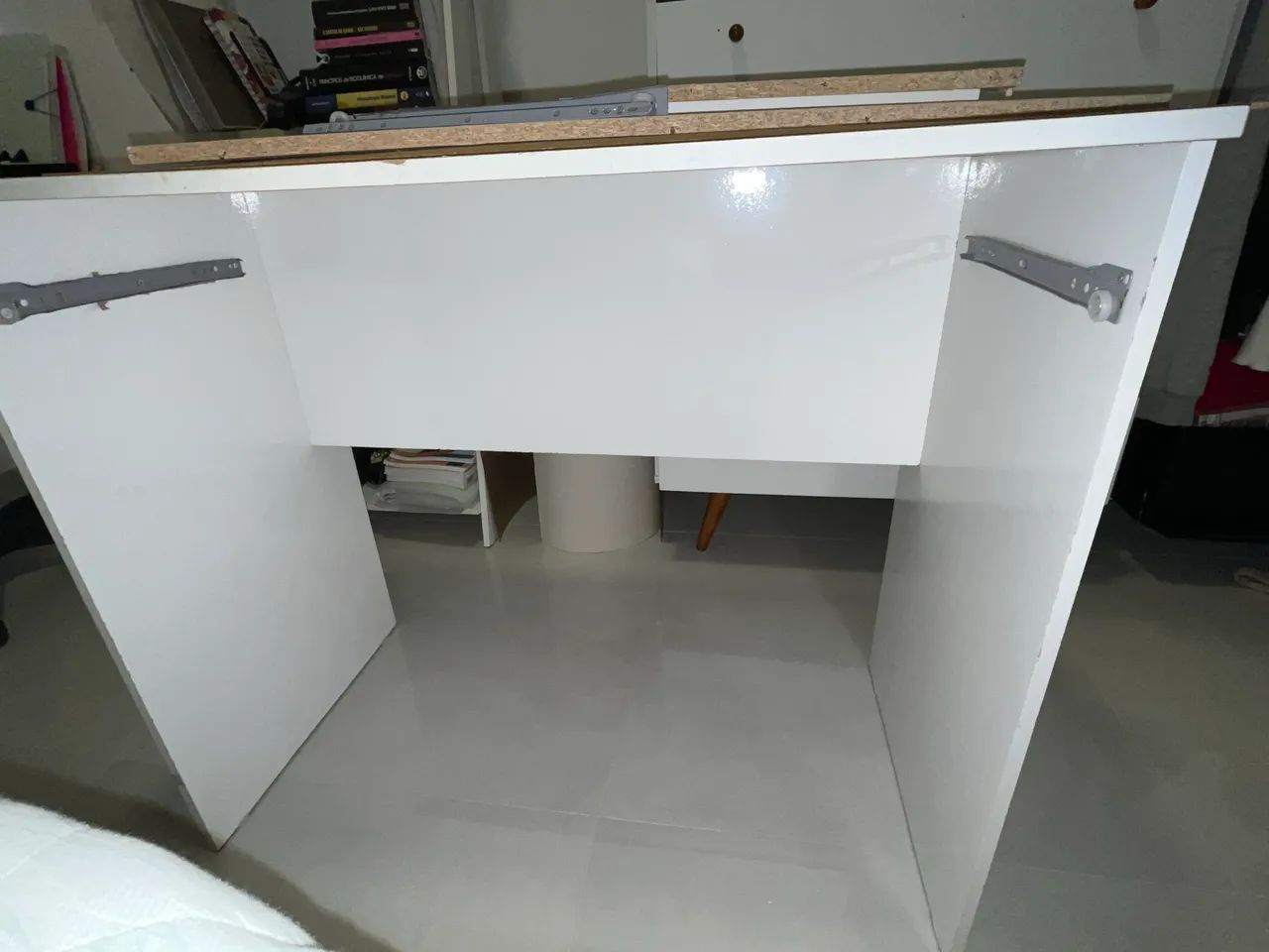 Mesa de estudos com gaveta  - Foto 3