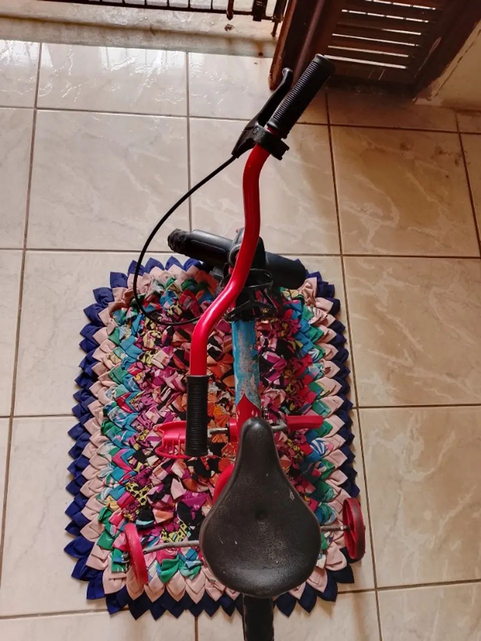 uma bicicleta infantil - Foto 2