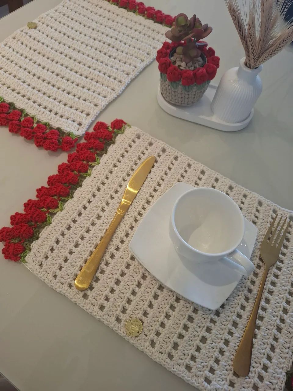 Jogo Americano em crochê kit com 2 sousplat Pronta entrega  - Foto 4