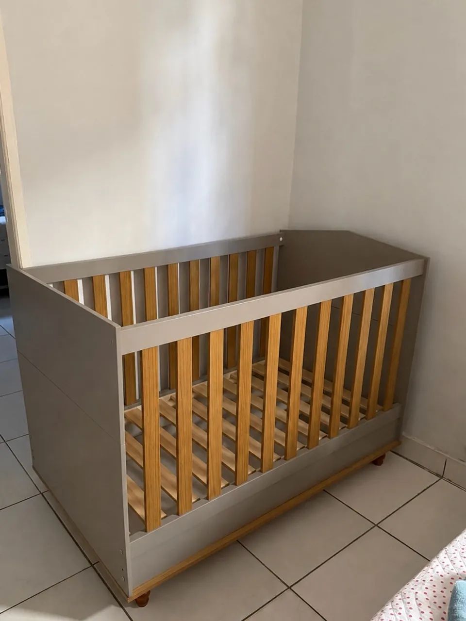 Berço que vira cama 