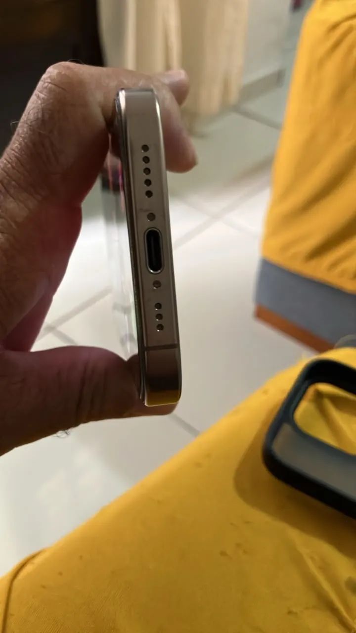 Vendo iPhone 16 pro 128 gigas 