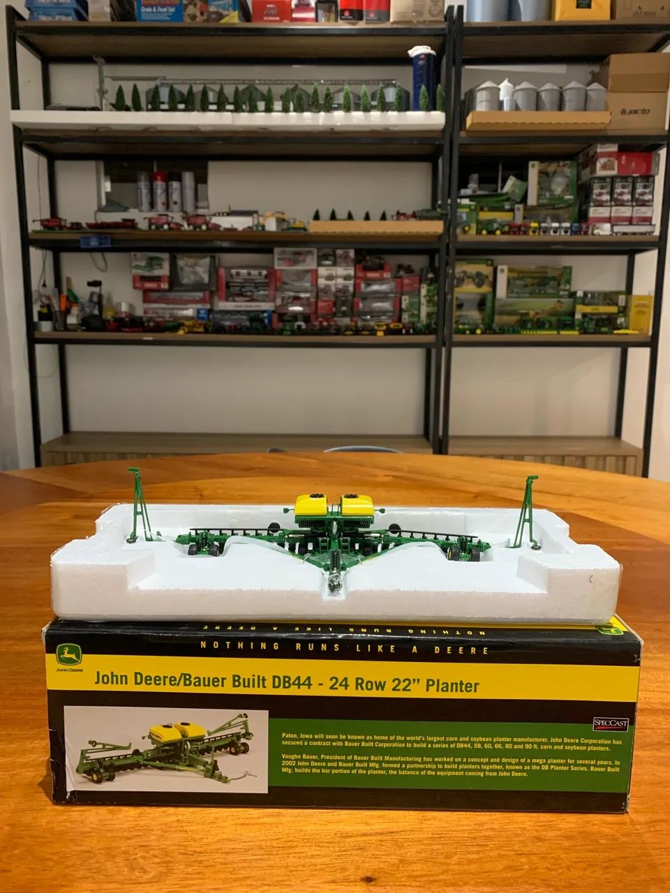 Miniatura Plantadeira John deere DB44 1/64  - Foto 3