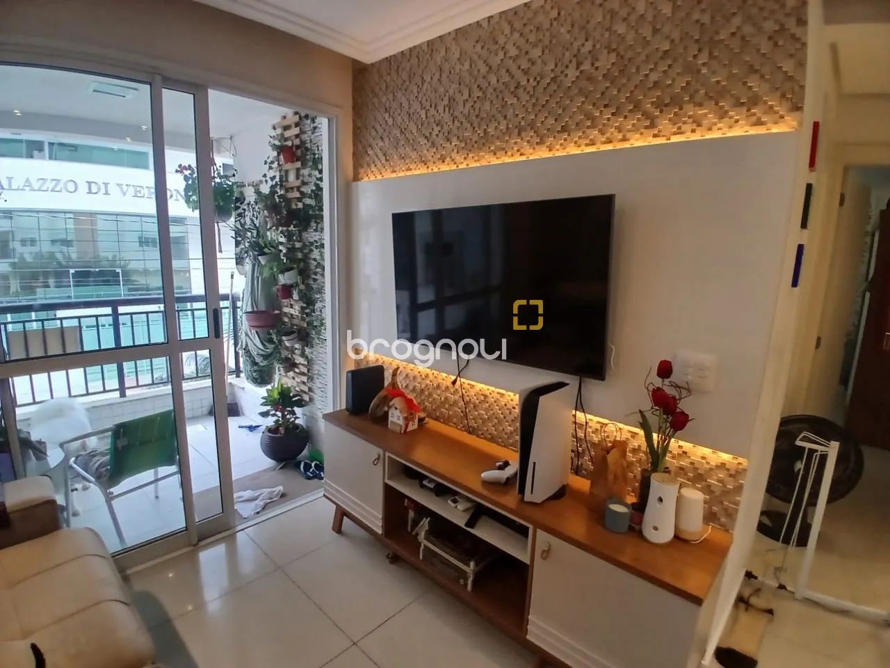 Apartamento 2 d com suíte e 2 vagas no Villa dos Corais