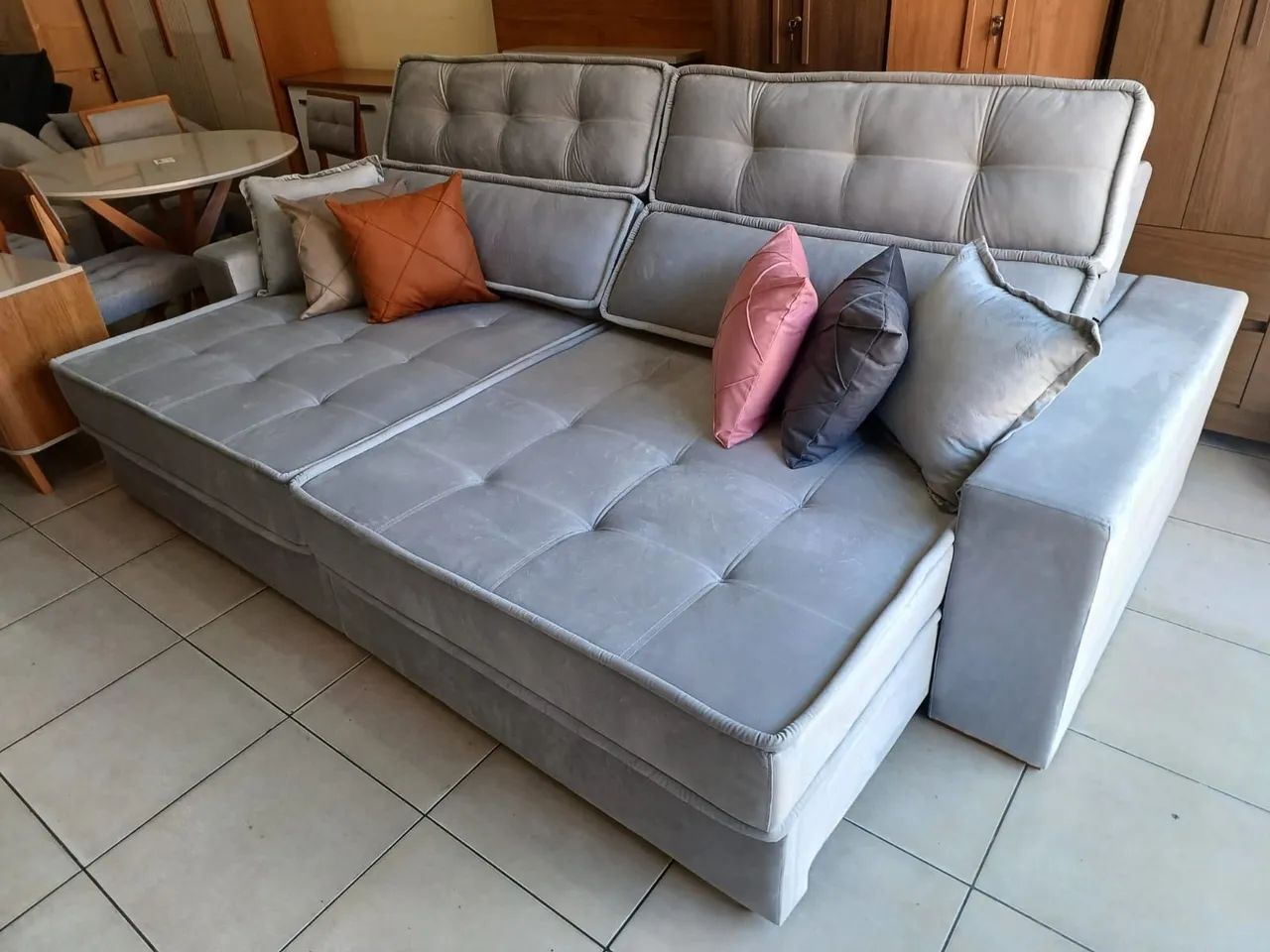 Sofá Retratil Novo Tem 2.80 De Largura Espuma D33 com Molas ensacada. - Foto 3