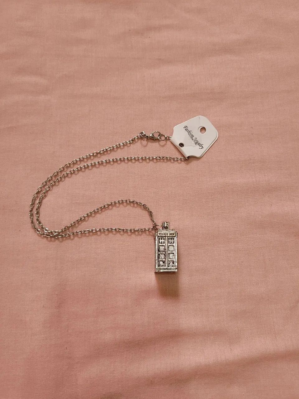 Colar Tardis Prateado Doctor Who - Foto 2
