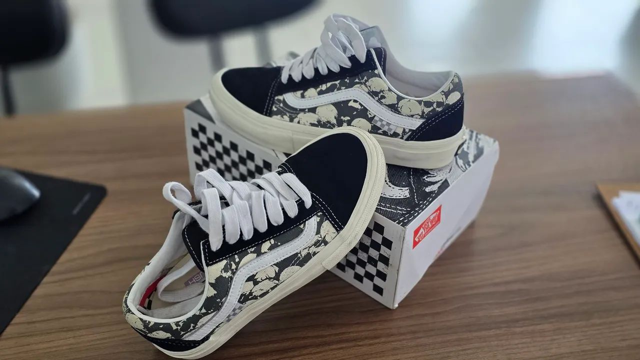 Tênis Vans semi novo com caixa - Foto 2