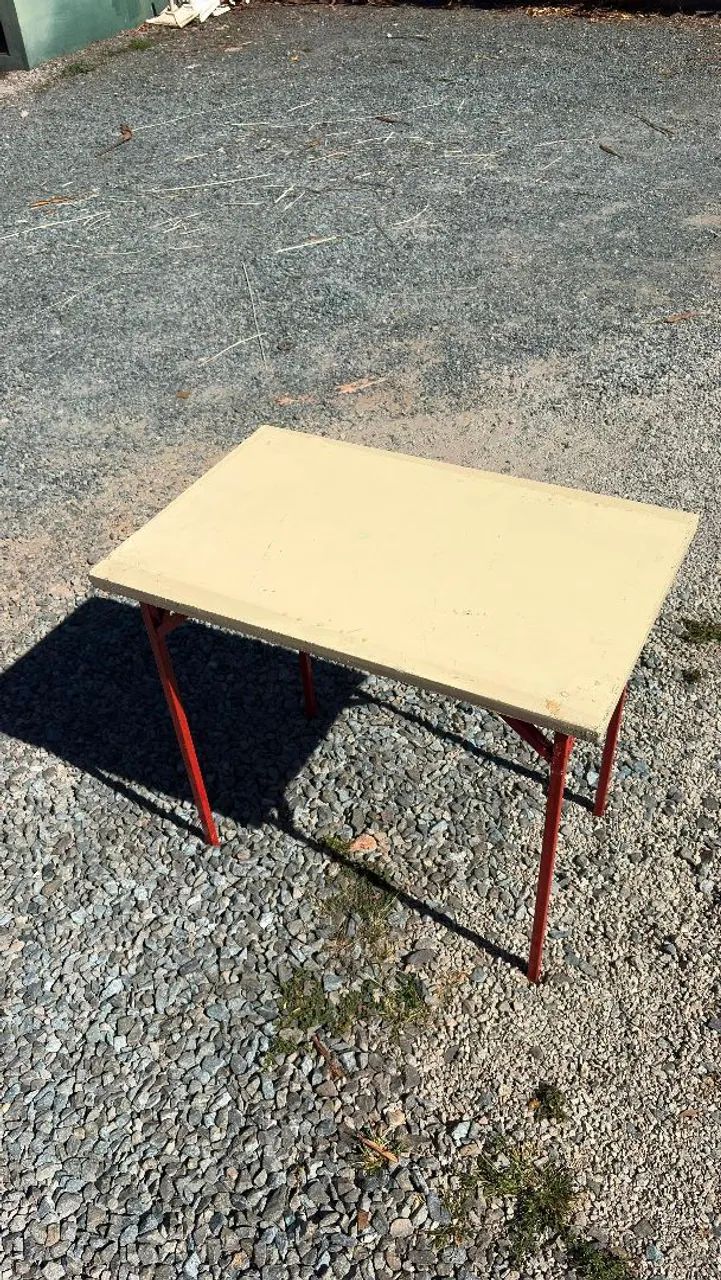 Mesa madeira c/ pés de ferro