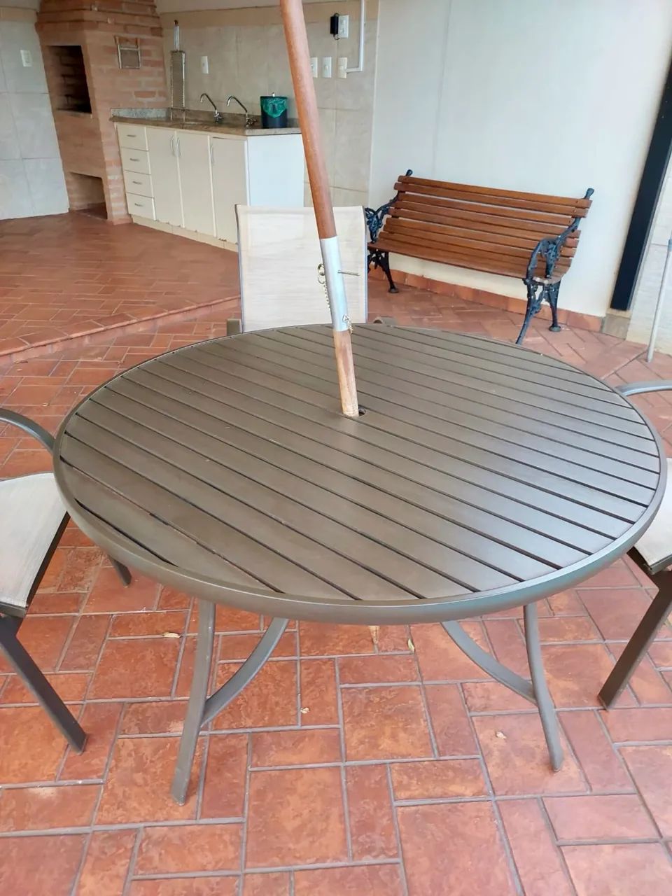 Conjunto de Mesa e Cadeiras em Alumínio - Foto 3