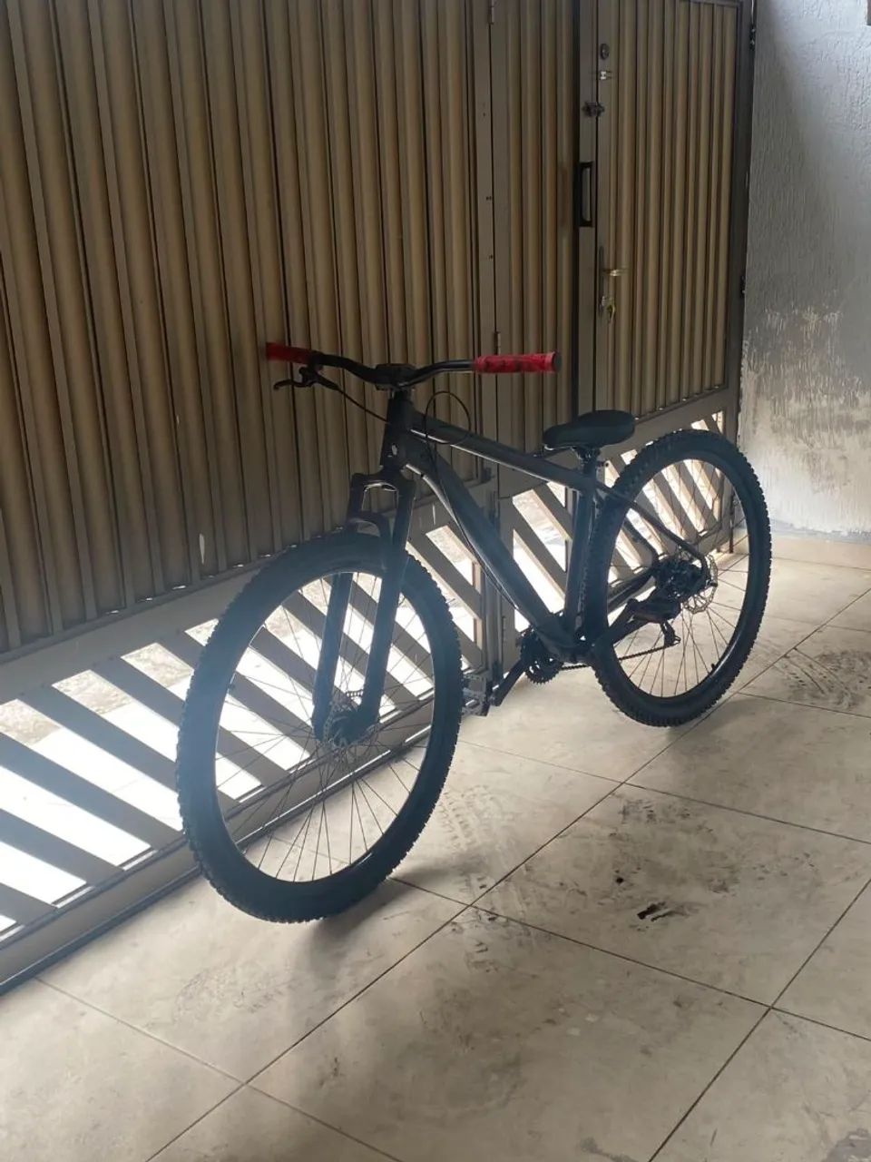 Bike bem conservada "Sutton aro 29"  - Foto 3