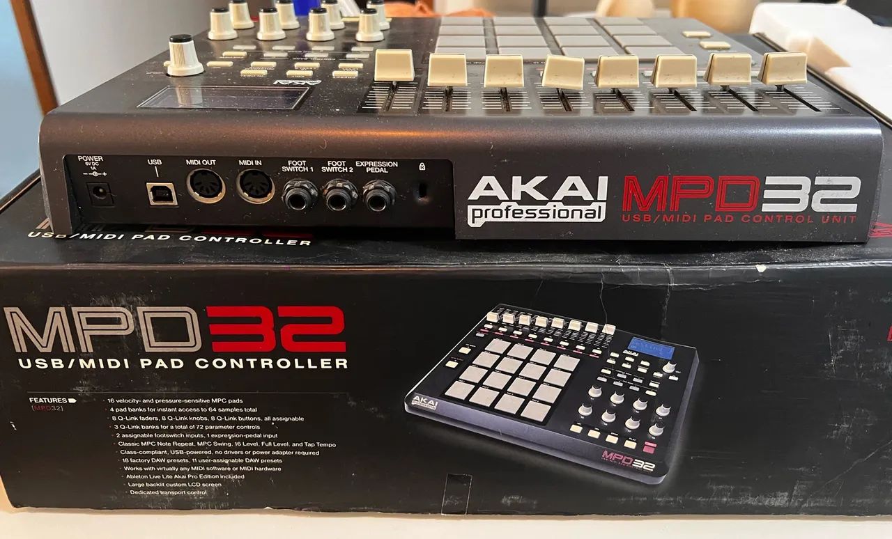 Akai MPD 32 - Controlador MÍDI USB - Equipamentos e Acessórios de