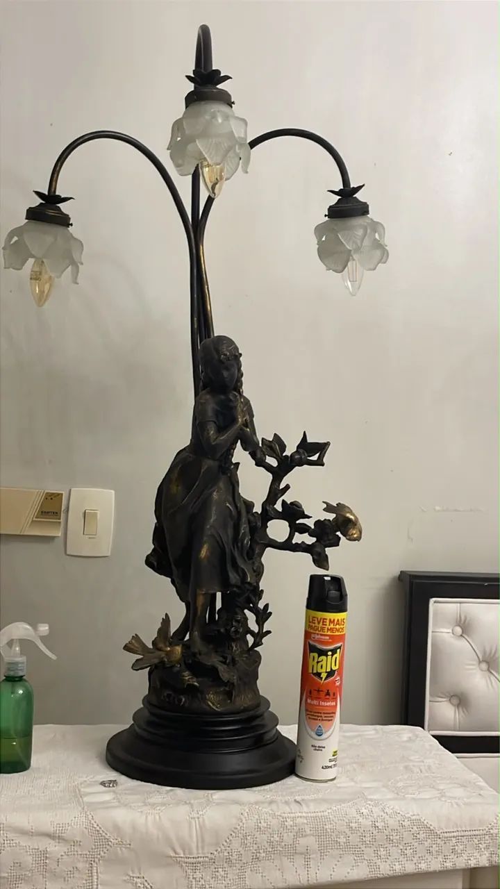 Escultura em bronze de uma camponesa. - Foto 4