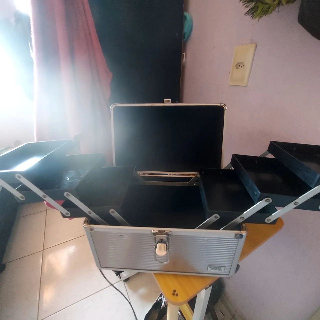 Maleta de maquiagem profissional  - Foto 3