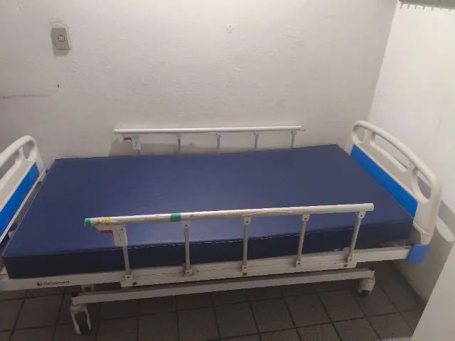 Cama hospitalar+colchão  - Foto 3