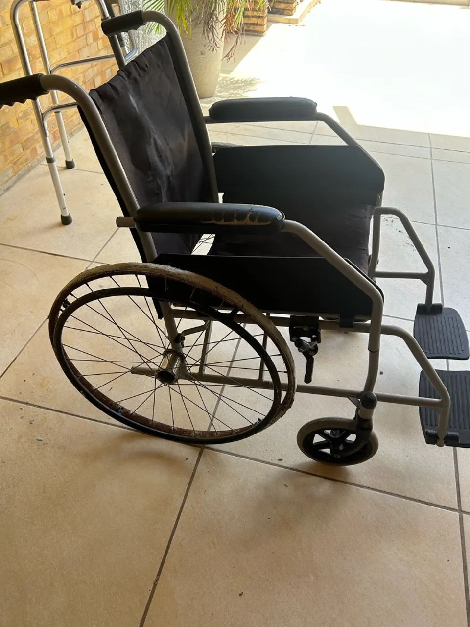 CADEIRA DE RODAS DELLAMED  - Foto 3