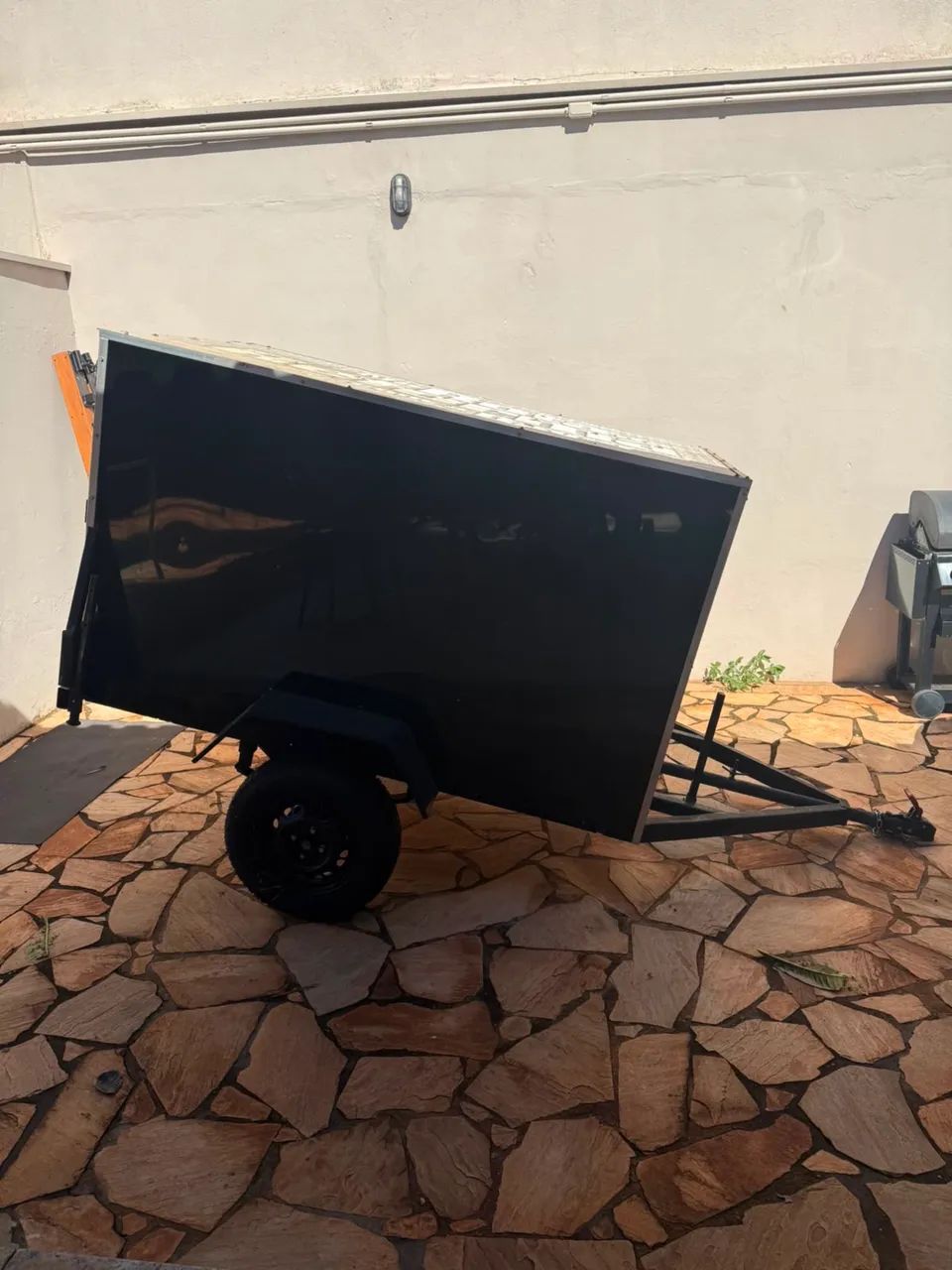 Carretinha fechada 