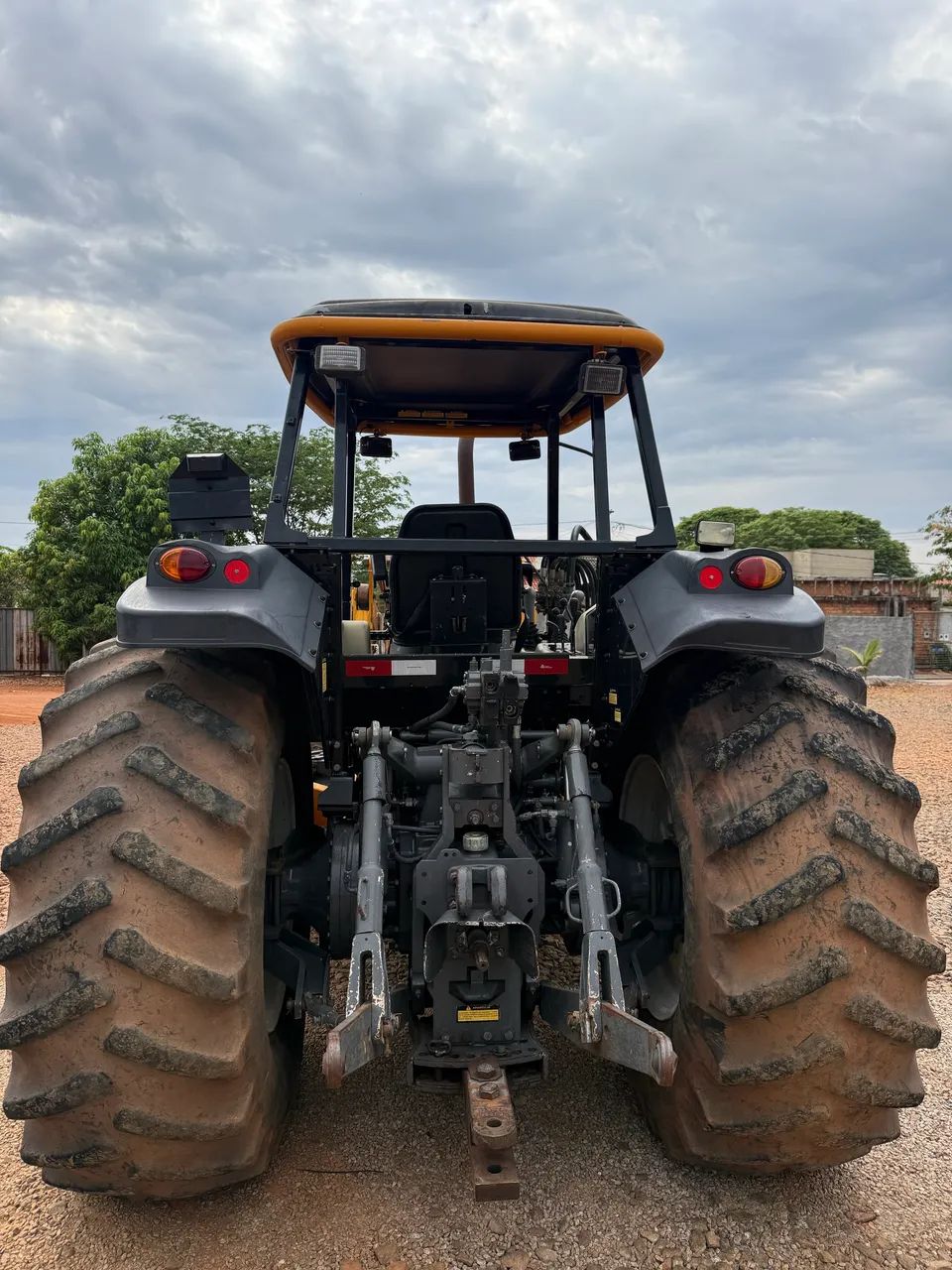 TRATOR VALTRA BH165  - Foto 4