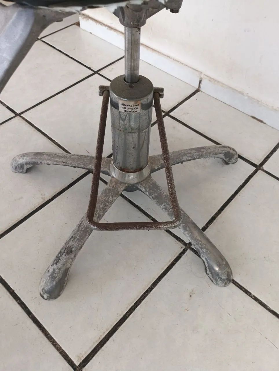Poltrona barbeiro giratória  - Foto 4
