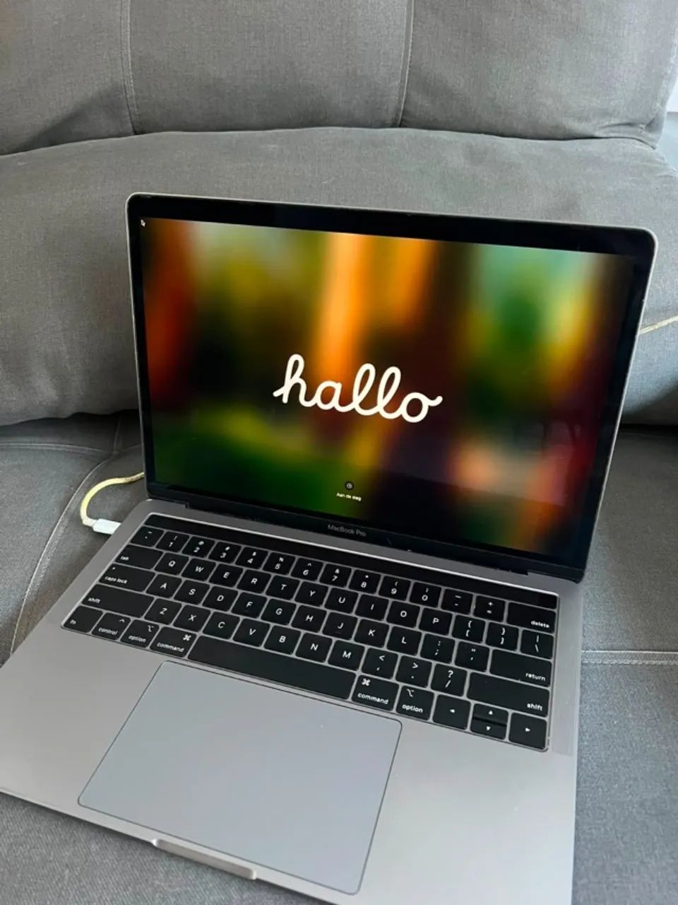 MacBook Pro (13 polegadas, 2019, Duas portas Thunderbolt 3) c/Touch Bar