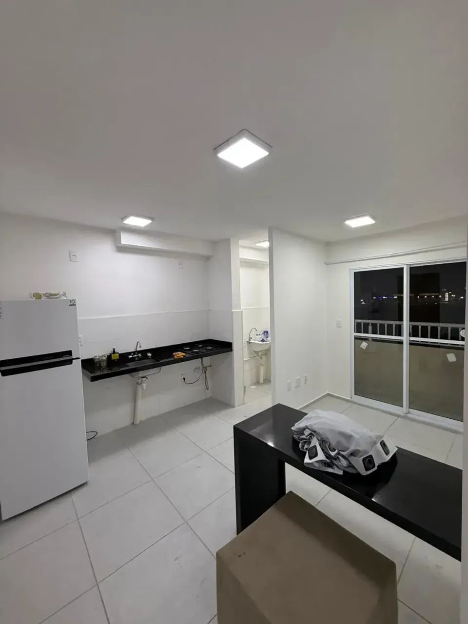 ALUGO AP / COM ALGUNS MOVEIS/ NASCENTE/ COM VARANDA